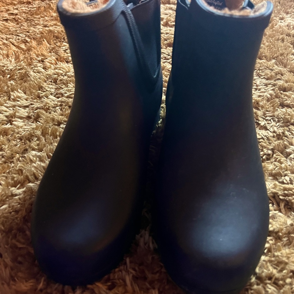 Chocks Fuzzy Rain Booties